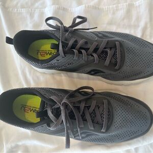 Brook’s running shoes - men’s lightly used - size 10